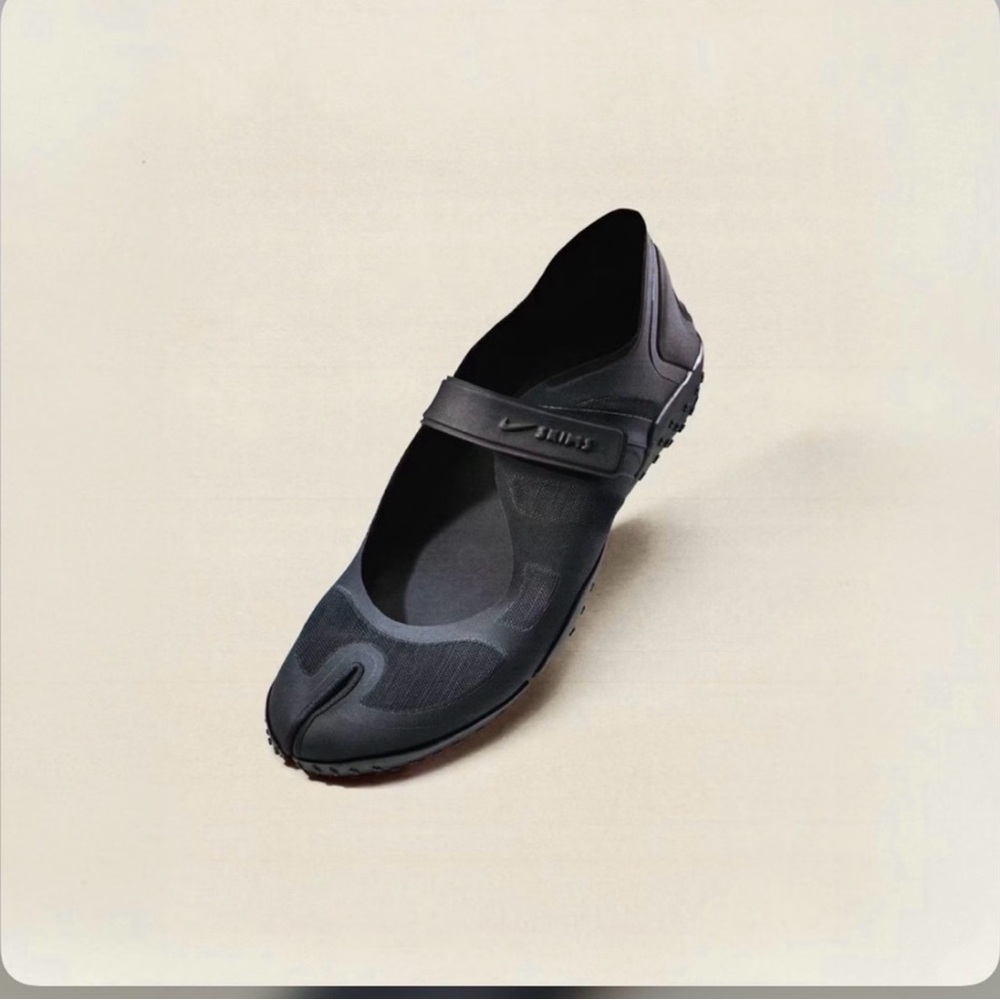 NikeSKIMS Footwear Mesh Rift Sneaker size 8 black - Picture 8 of 8